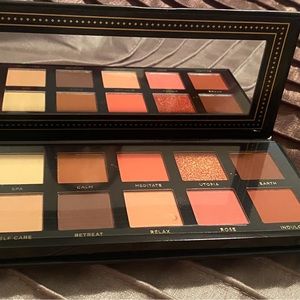 Ace Beaute’ Serenity EyeShadow Palette